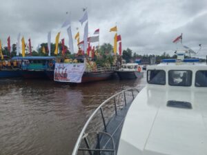 Beri Rasa Aman, Ditpolairud Polda Kalteng Siagakan Kapal Patroli Jaga Keamanan Ritual Adat Laluhan di DAS Kapuas