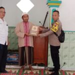 Berikan Bantuan Mushaf Al Quran, Bhabinkamtibmas Polsek Bulu Sambangi Masjid