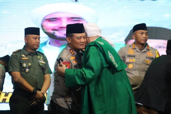 Bersama Habib Syech, Kapolda Jateng Hadiri Pengajian Bedoro Bersholawat Di