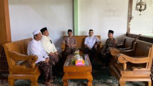 Momen Lebaran, Kapolres Rembang Bersama PJU Halal Bihalal ke Kediaman Bupati