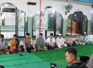 Bersama Tokoh Desa Pengambengan Kapolres Jembrana Gelar Jumat Curhat