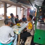 Bhabinkamtibmas Polsek Sale Ngopi Bareng Warga Dan Sampaikan Pesan Kamtibmas