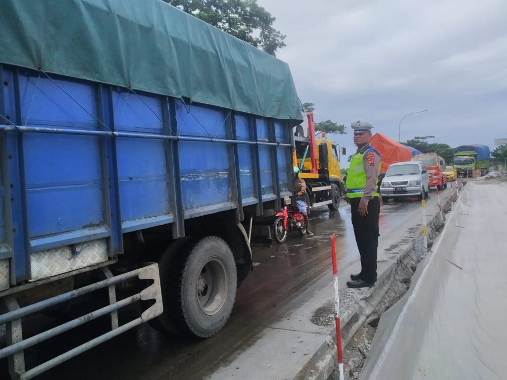 Cegah Kemacetan, Polisi Amankan Arus Lalu Lintas Di Pembangunan Jalur