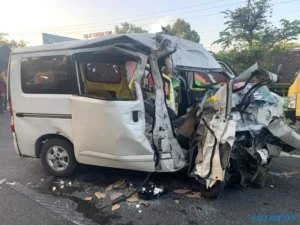 Detik-Detik Kecelakaan Maut 2 Minibus di Bulusulur Wonogiri, Awalnya Pecah Ban