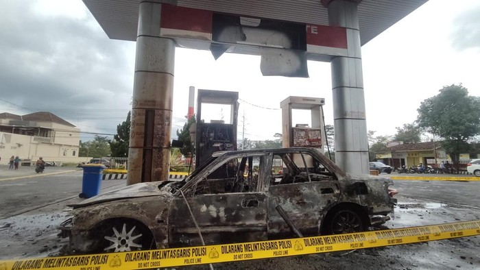 Detik Detik Sedan Ludes Terbakar Saat Isi Bbm Di Spbu Ngadirojo