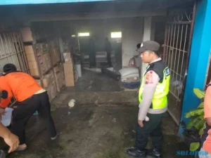 Diduga Korsleting pada Mesin Cuci, Sebuah Toko Pupuk di Karanganyar Kebakaran