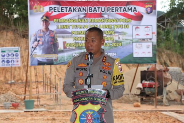 Ground Breaking Pembangunan Asrama Polsek Sematu Jaya Oleh Kapolres Lamandau