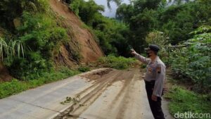 Hati-hati Lur Jalur Alternatif Mudik Pakis dan Sawangan Magelang Rawan Longsor