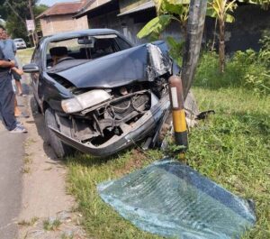 Mobil Nabrak Tiang di Cilacap saat Hendak Hindari Motor Pemudik yang Ngebut