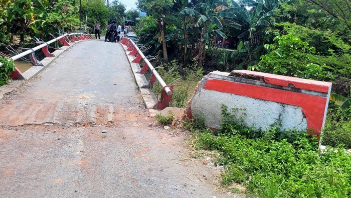 Ini Alasan Kades Izinkan Warga Rusak Jembatan Demi Truk Sound