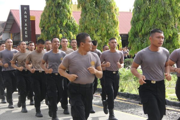 Jaga Imunitas Tubuh, Ditsamapta Polda Kalteng Rutin Beri Pembinaan Fisik