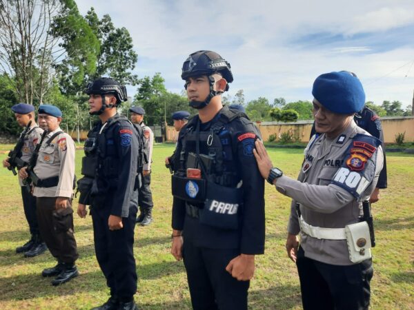 Jaga Kedisiplinan, Provos Satbrimob Kalteng Cek Sikap Tampang & Administrasi