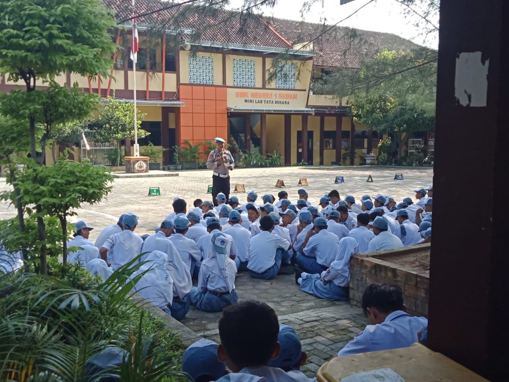 Jajaran Polsek Sedan Sosialisasi Stop Bullying Di Smk N 1