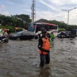 Jalur Utama Mudik Pantura Semarang Banjir, Banyak Motor Pemudik Mogok