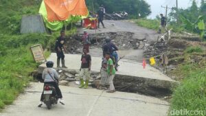 Gegara Ambles, Jalur Wisata Banjarnegara-Dieng via Pejawaran Ditutup