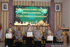 Jajaran Polres Humbahas terima bingkisan Lebaran dari AKBP Hary Ardianto