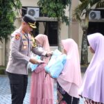 Jelang Lebaran, Sejumlah Warga Terima Zakat Fitrah Dari Polres Banjarnegara