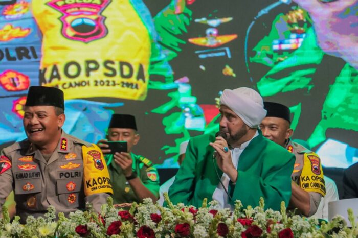 Kapolda Jateng Hadiri Pengajian Bedoro Bersholawat Di Sragen Bersama Habib