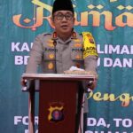 Kapolda Kalteng Bagikan Takjil Saat Safari Ramadan Di Palangka Raya