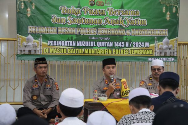 Kapolres Jembrana Gelar Bukber Di Masjid Baitul Mukhtarifin