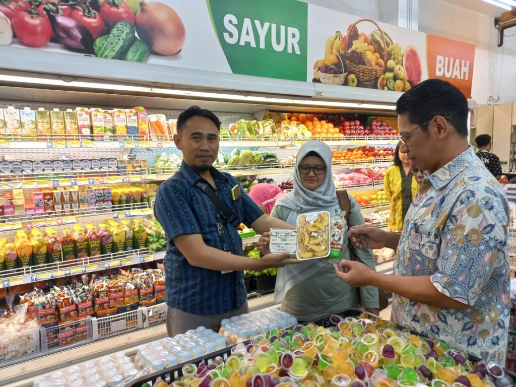 Patroli Produk: Polisi Pati Berantas Beredarnya Makanan Tidak Layak Konsumsi