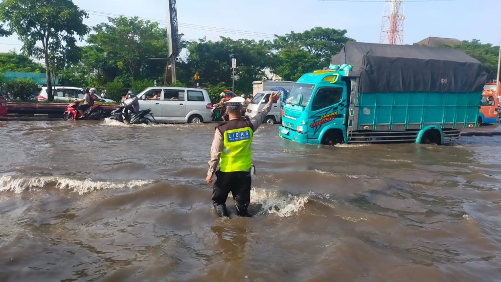 Kawasan Genuk Kembali Banjir Hingga Laporan Perkembangan Arus Mudik Dikota