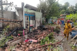 Satu Rumah Warga di Sumbergirang Rembang Ludes Terbakar saat Ditinggal Sambang Lebaran