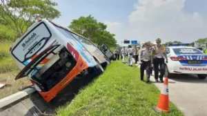 Laka Tunggal Bus di Tol Semarang-Batang, Kakorlantas: Kalau Lelah Silakan Berhenti