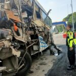 Kecelakaan Di Tol Semarang Tewaskan 2 Orang, Polisi Buru Truk