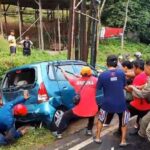 Kecelakaan Di Turunan Tuntang Semarang, Truck Pikap Tabrak City Car