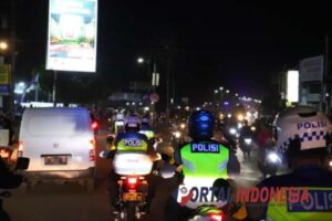 Amankan Malam Takbir, Kapolres Pekalongan Keliling Wilayah Gunakan Trail Dinas