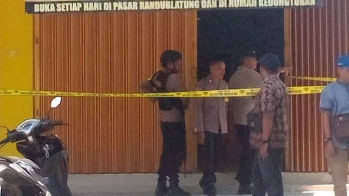 Komplotan Perampok Bersenpi Satroni Toko Emas Di Blora