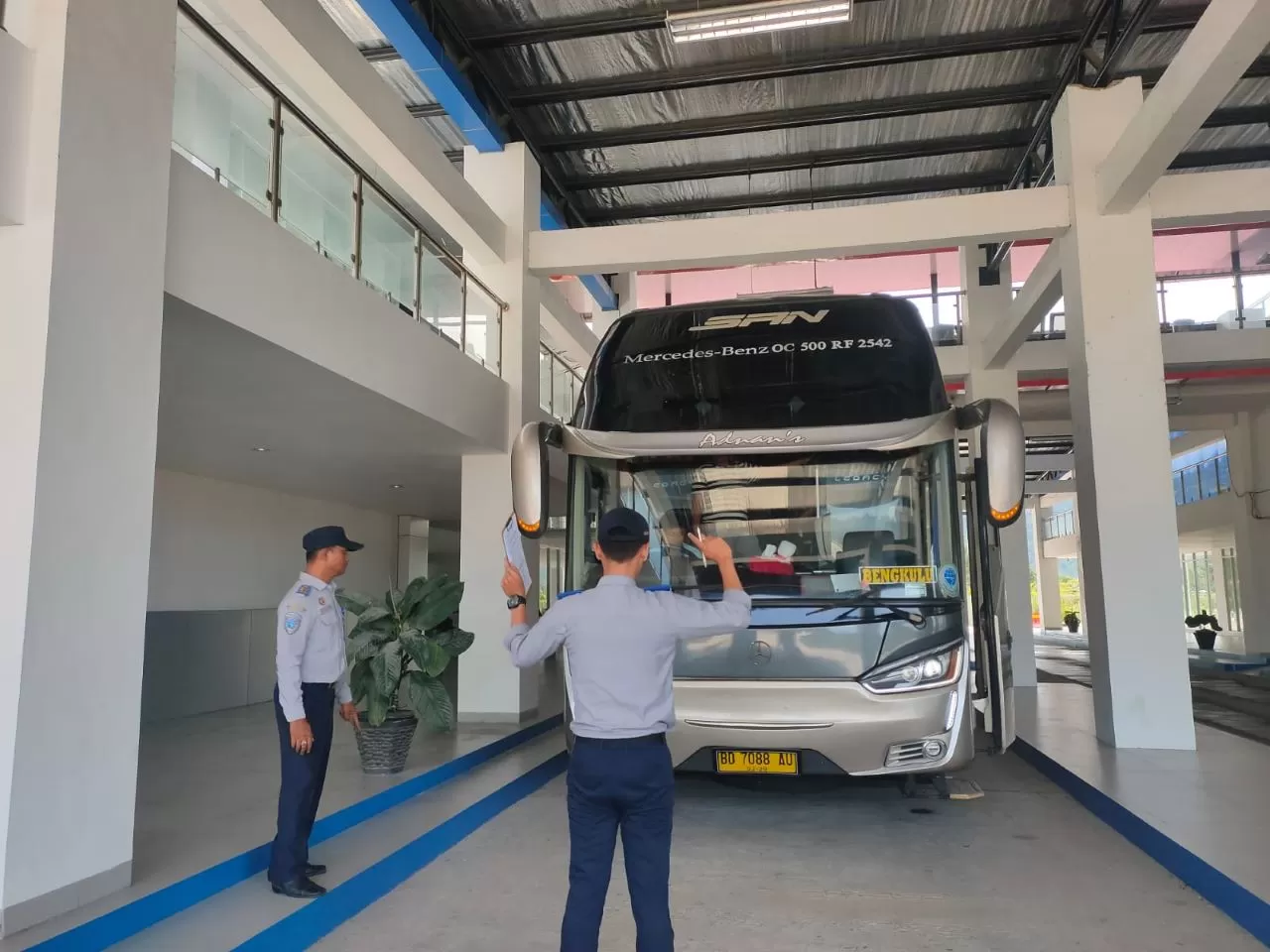 Kunjungi Garasi Bus, Satlantas Polres Sukoharjo Cek Kesiapan Armada Mudik