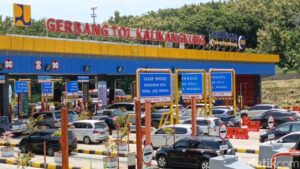 Jelang One Way Arus Balik, Tol Kalikangkung Dipadati Kendaraan