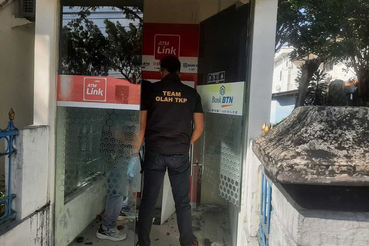 Mesin Atm Di Solo Dibobol Maling, Diduga Kebingungan Membuka Brankas