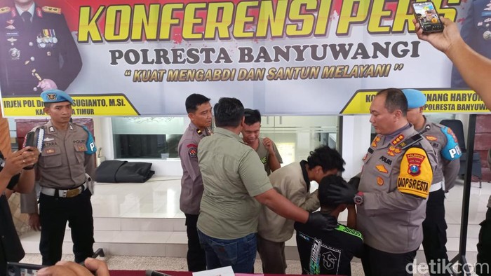 Minta Dibebaskan, Penyebar Hoaks Battle Sound Banyuwangi Sungkem Ke Kapolres