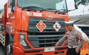 Motor CB Hantam Truk Pertamina di Banyuwangi, Seorang Pelajar Tewas