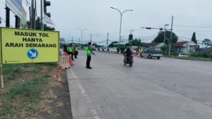 Satlantas Polres Batang Aktif Persiapkan Sistem Satu Arah: Siapkan Rambu Larangan dan Personel