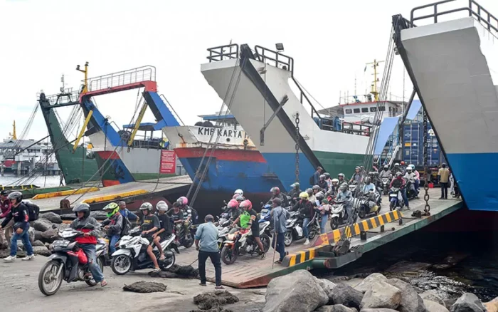 Pemudik Bermotor Dari Bali Mulai Nyeberang ke Pelabuhan Ketapang Banyuwangi, H-7 Lebaran 2024 Tembus 50.596