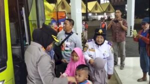 Pemudik Tiba di Terminal Tingkir Dengan Menumpang Bus Sumbangan Pemkot Salatiga