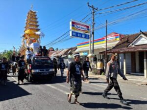 Pengabenan Almarhum I Kadek Narendra Krisnanda Ray Dikawal Kapolsek Mendoyo