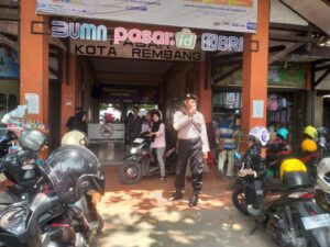 Personil Polsek Rembang Kota Gencarakn Penling di Pusat Keramaian Jelang Lebaran