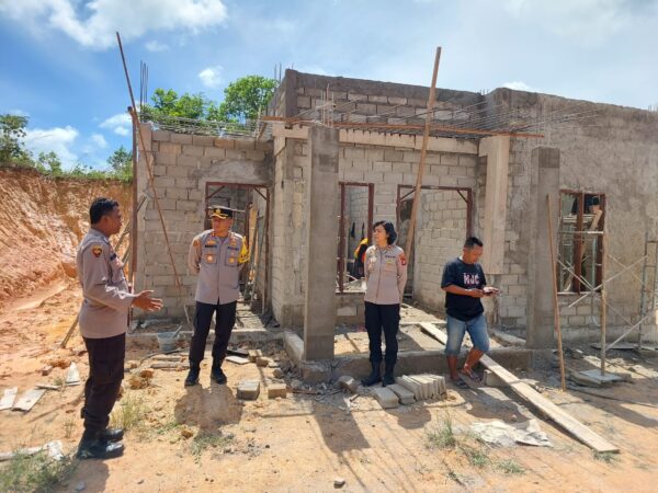 Pembangunan Rumah Dinas Polsek Sematu Jaya Ditinjau Kapolres Lamandau