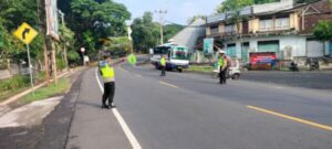 Personil Pos Pam Melaya Ops Ketupat Polres Jembrana Gelar Pengaturan Lalin