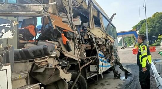 Polisi Cari Truk Yang Ditabrak Bus Tewaskan Dua Orang Di