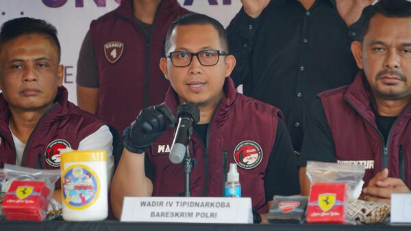 Polisi Tangkap 2 Orang Saat Gerebek Pabrik Happy Water Dan