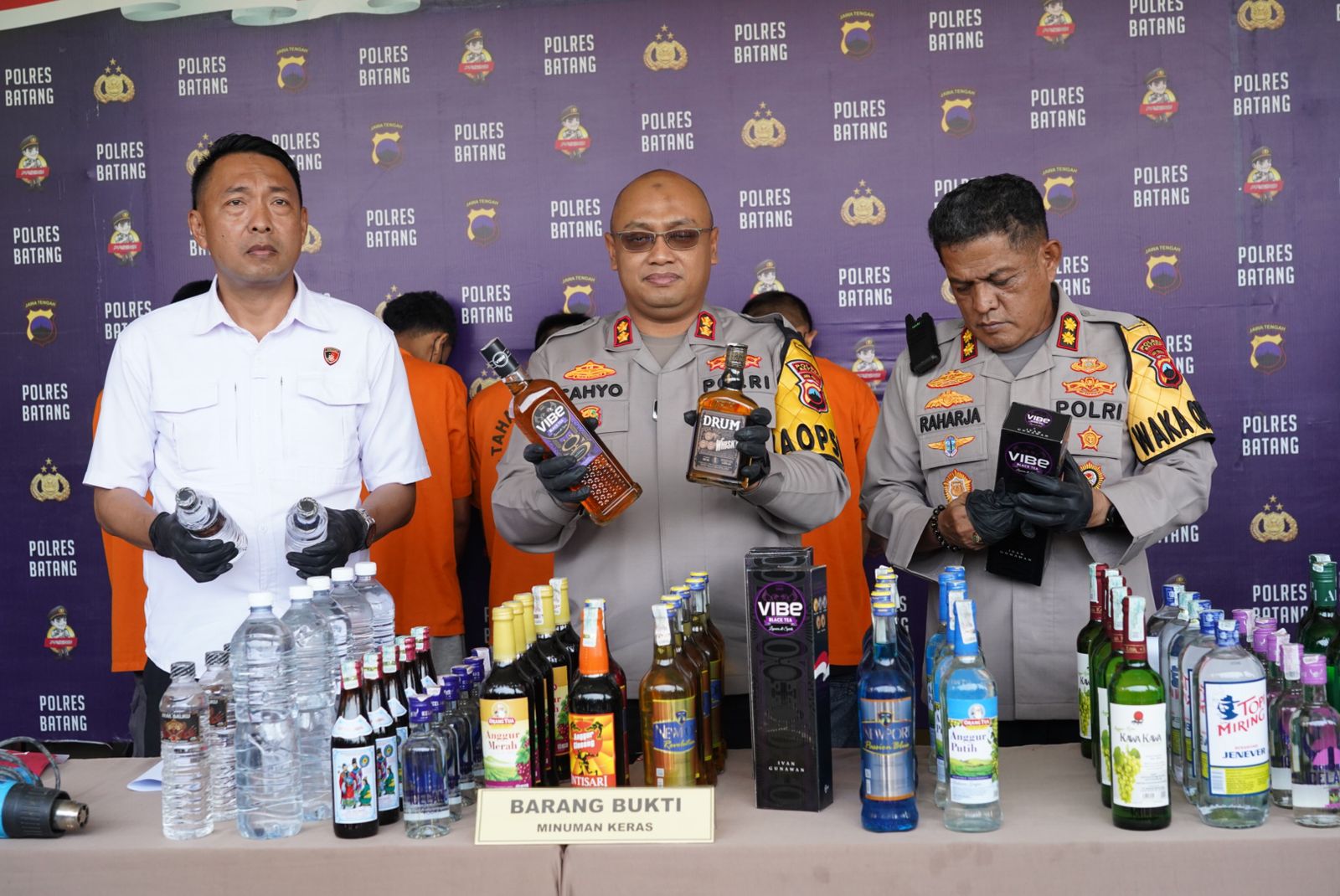 Polres Batang Berhasil Musnahkan 3.633 Botol Miras