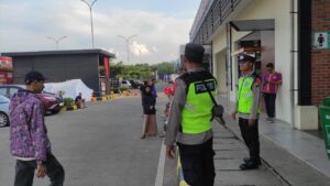 Tingkatkan Tertib Berlalu Lintas, Polres Batang Gelar Binluh Kamtibmas di Rest Area 379 A