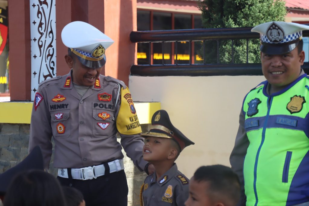 Polres Humbahas Edukasi Pentingnya Tertib Berlalu Lintas Pada Anak Anak