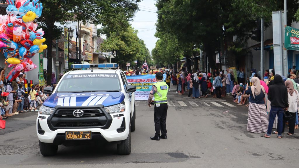 Polres Rembang Gelar Pengamanan Syawalan & Kirab Sesaji, Ratusan Personil